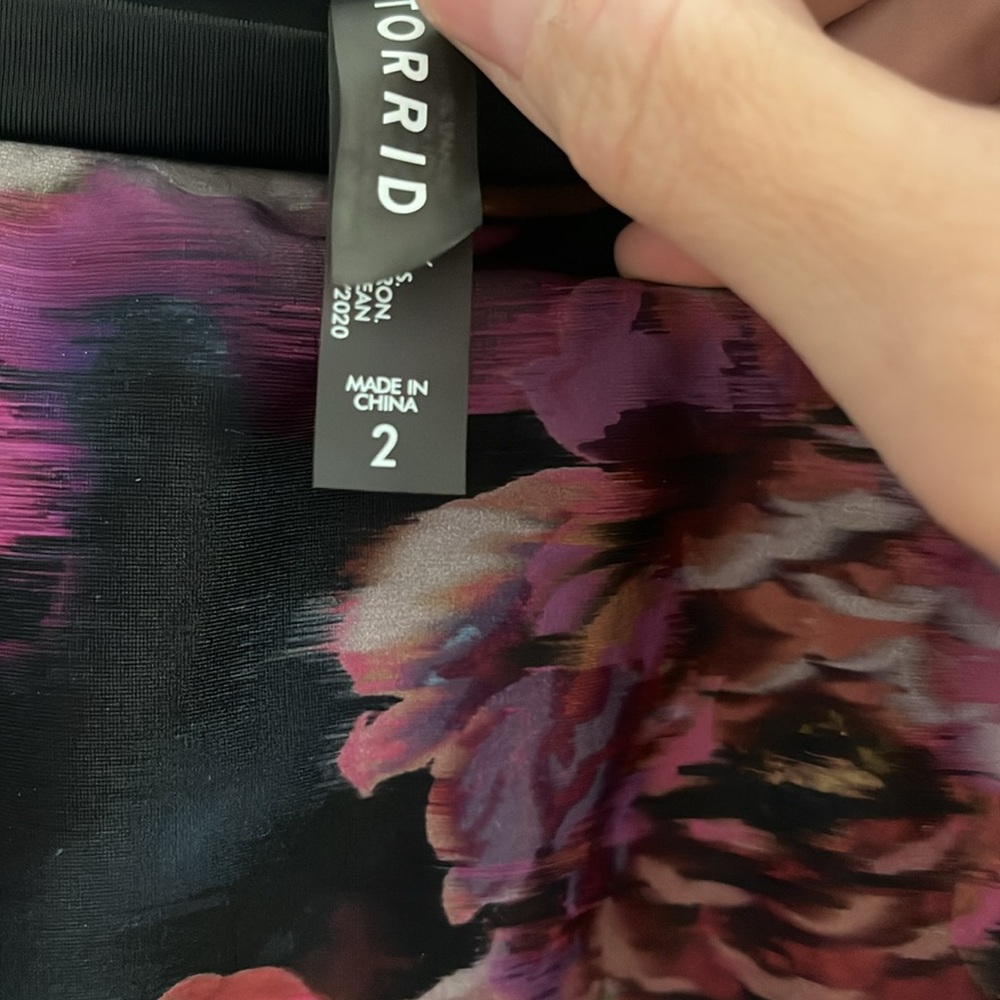 TORRID 2 Rash Guard Crop top - Picture 2 of 3